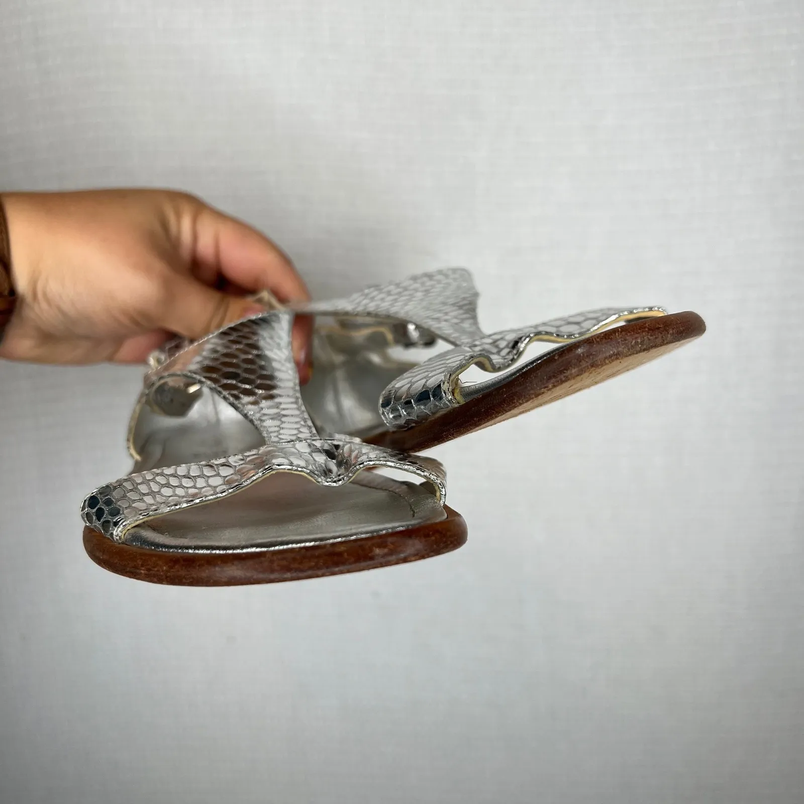 Michael Pasinkoff Silver Snake Print Leather‎ Flat Sandals Made in Italy Size 36 - Image 3