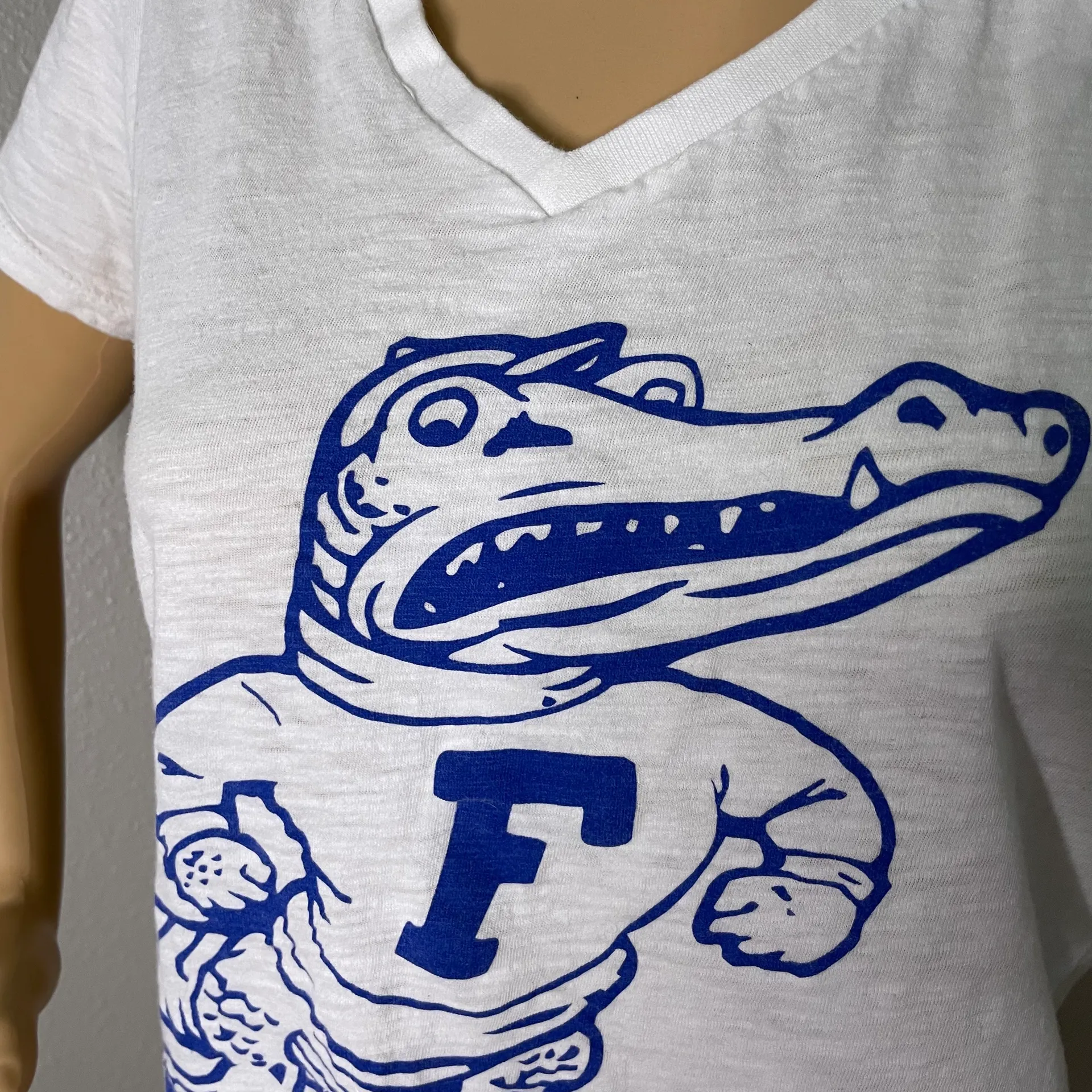 UF Gators Blue and White V-neck Tshirt Size Medium - Image 3