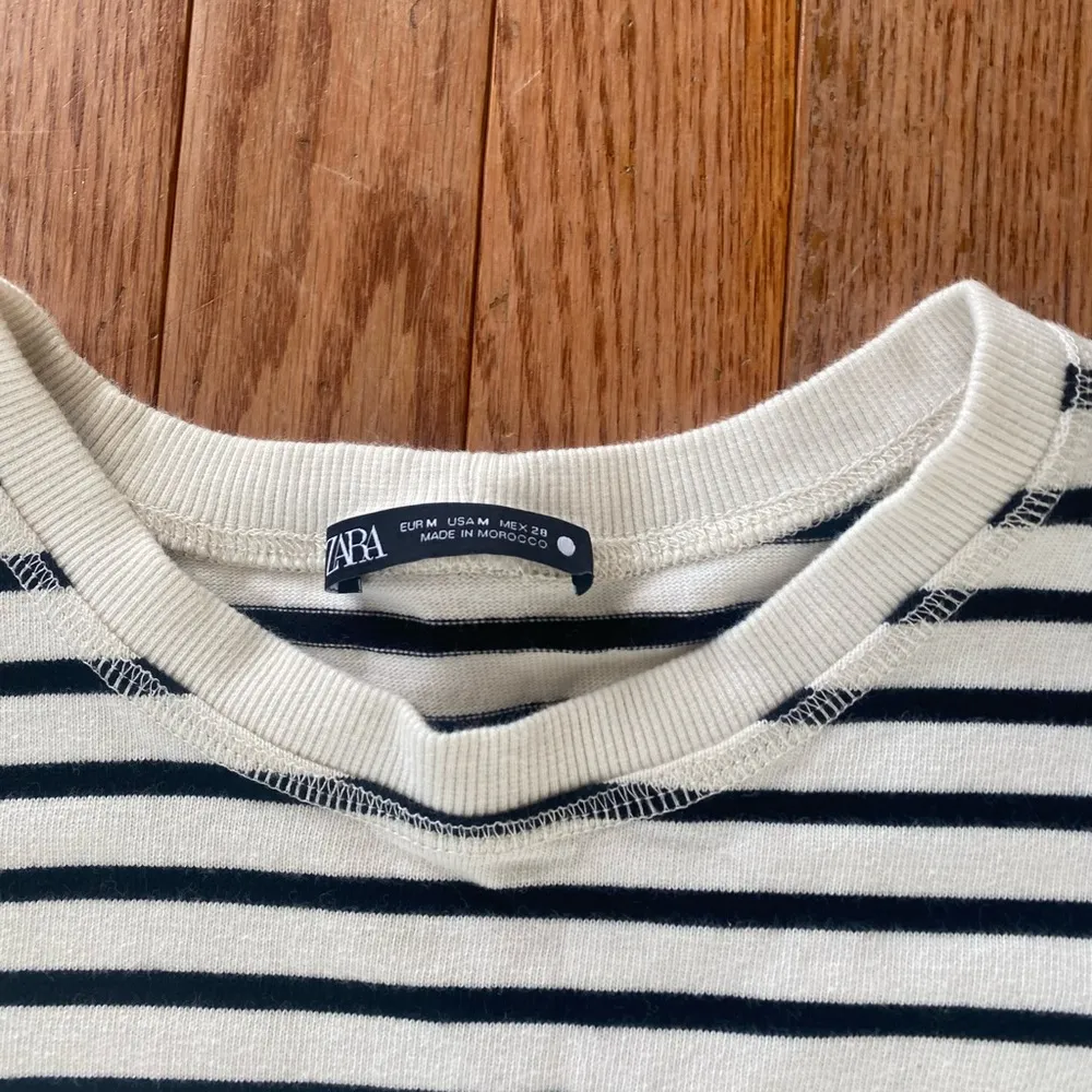 cream white and black Zara crewneck - Image 3