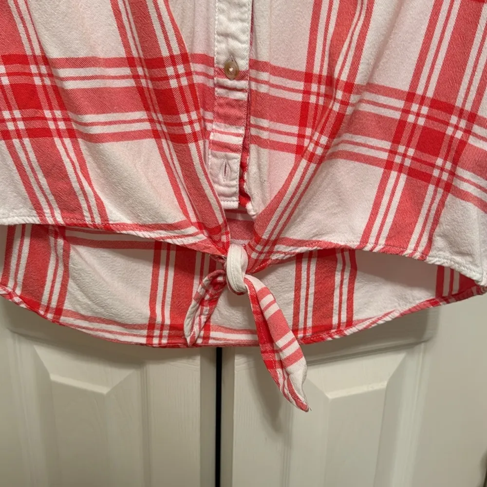 Como vintage Red and White Plaid Button-Up Blouse - Image 8