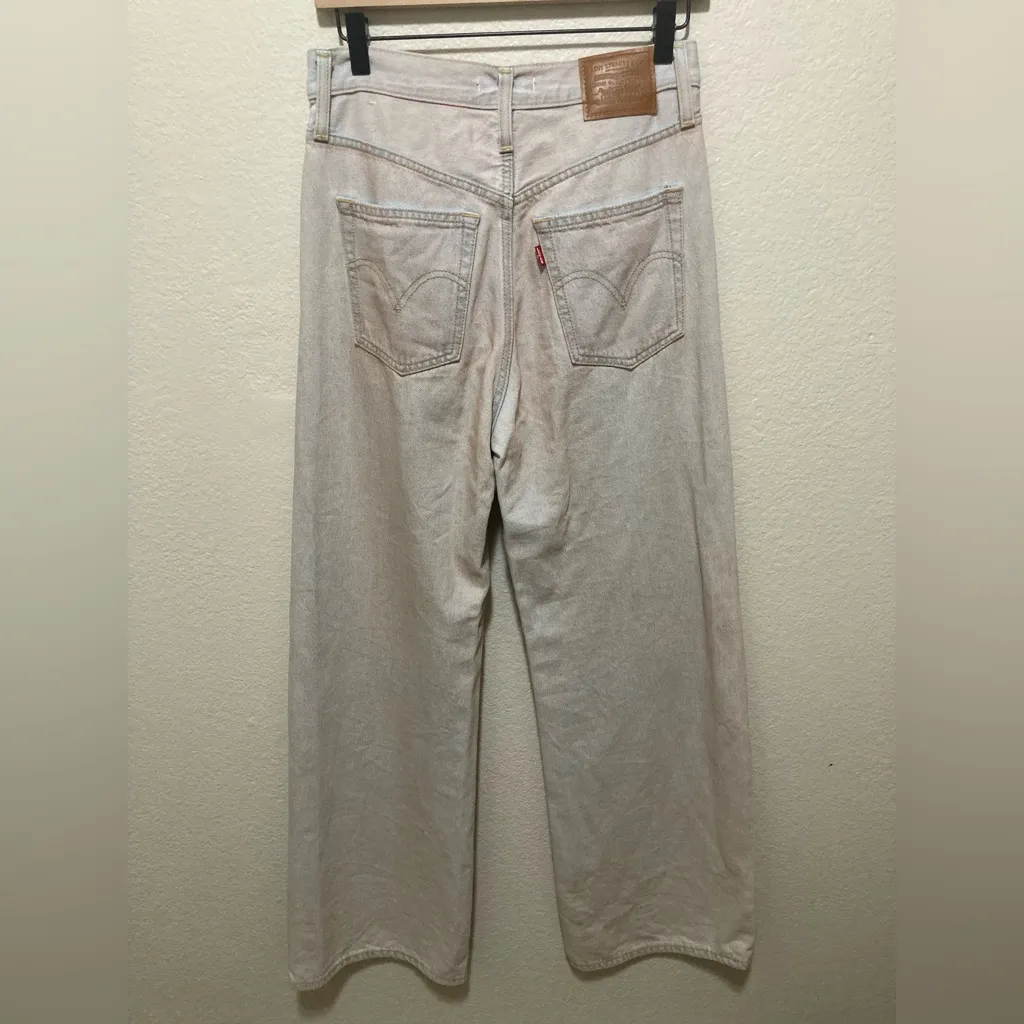 Levi’s Ribcage Wide Leg Jeans in Fairy Dust Dreams Light Wash Size 27 - Image 4