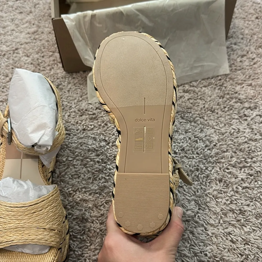 NIB Dolce Vita Tiago wedge in natural raffia color way Sz 8 Tan - Image 4