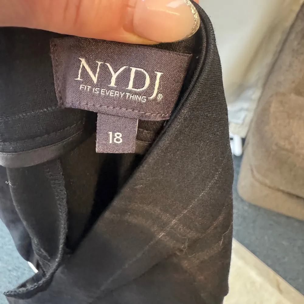 NWT NYDJ Slacks with lift tuck for tummy control. Size 18 Navy and Black Plaid - Image 8