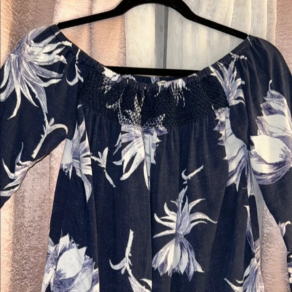 Roxy Size XS Floral Off-Shoulder Navy Top - Image 2
