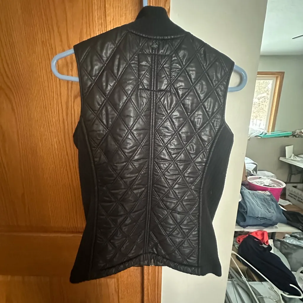 Prana Black Quilted Vest - Image 2