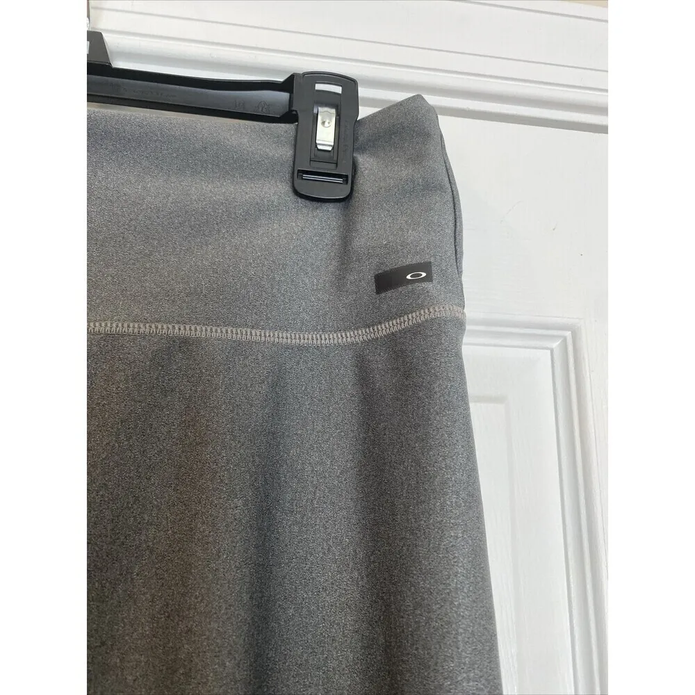 Oakley Womans Capri Athletic Leggings Size Medium Pull On Gray - Image 2