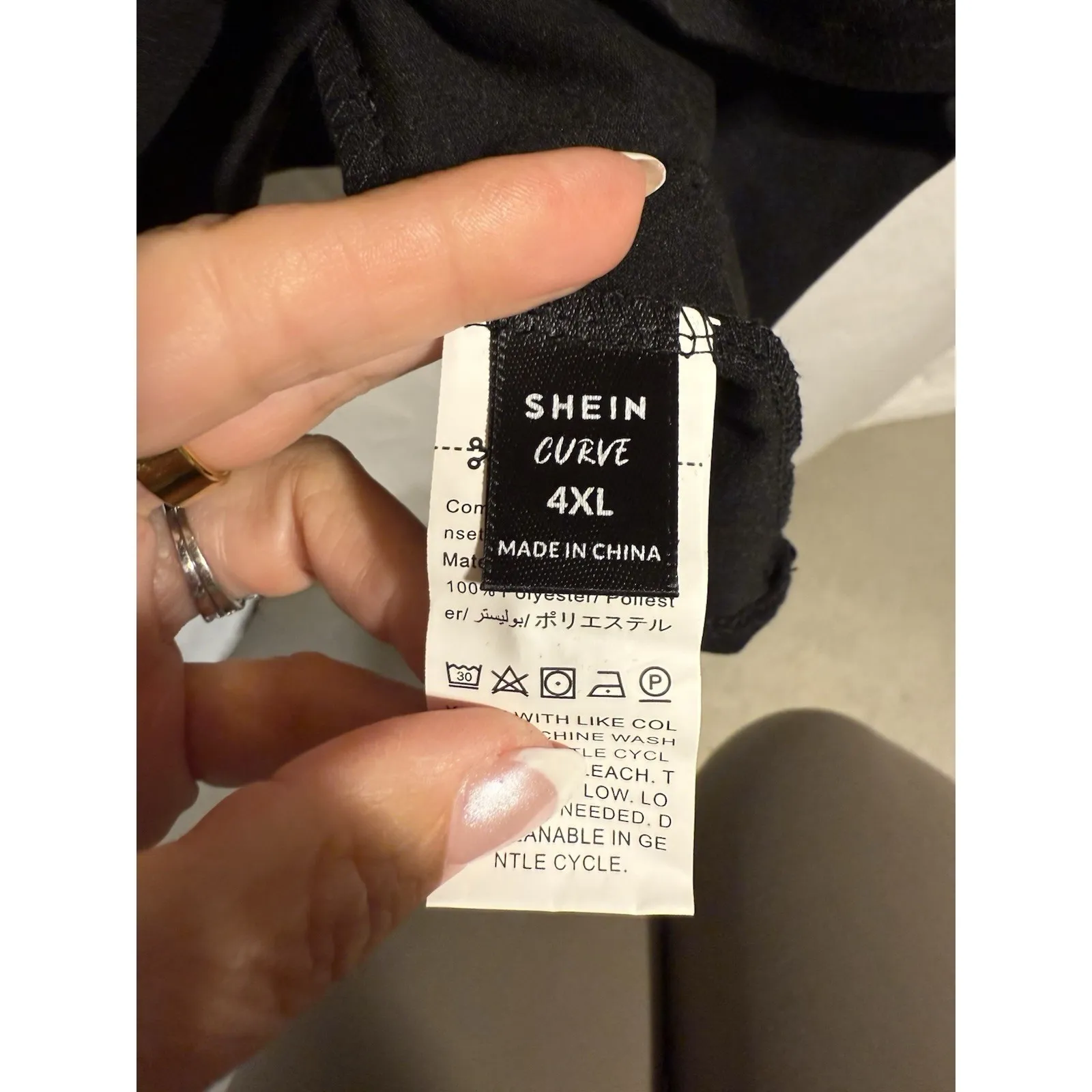 Est. 1946 Womens Dressy Top Size‎ Large Black with White Trim Keyhole Sleeves - Image 2