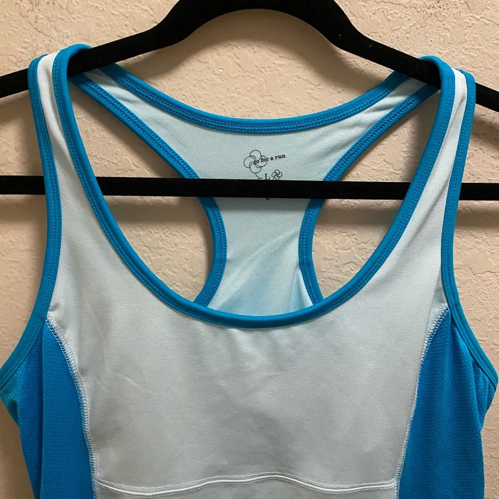 Old Navy Blue Built-In Bra Racerback Workout Tank Size L - Image 2