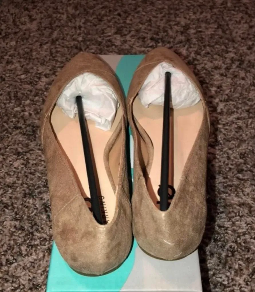 Woman’s Flats Tan Size 6 - Image 2