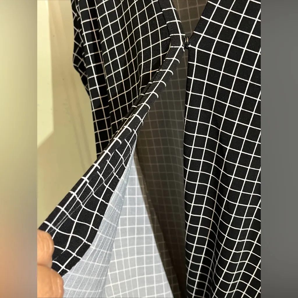 White House Black Market WHBM Sleeveless Overlap Front Top NWOT SMALL - Image 4