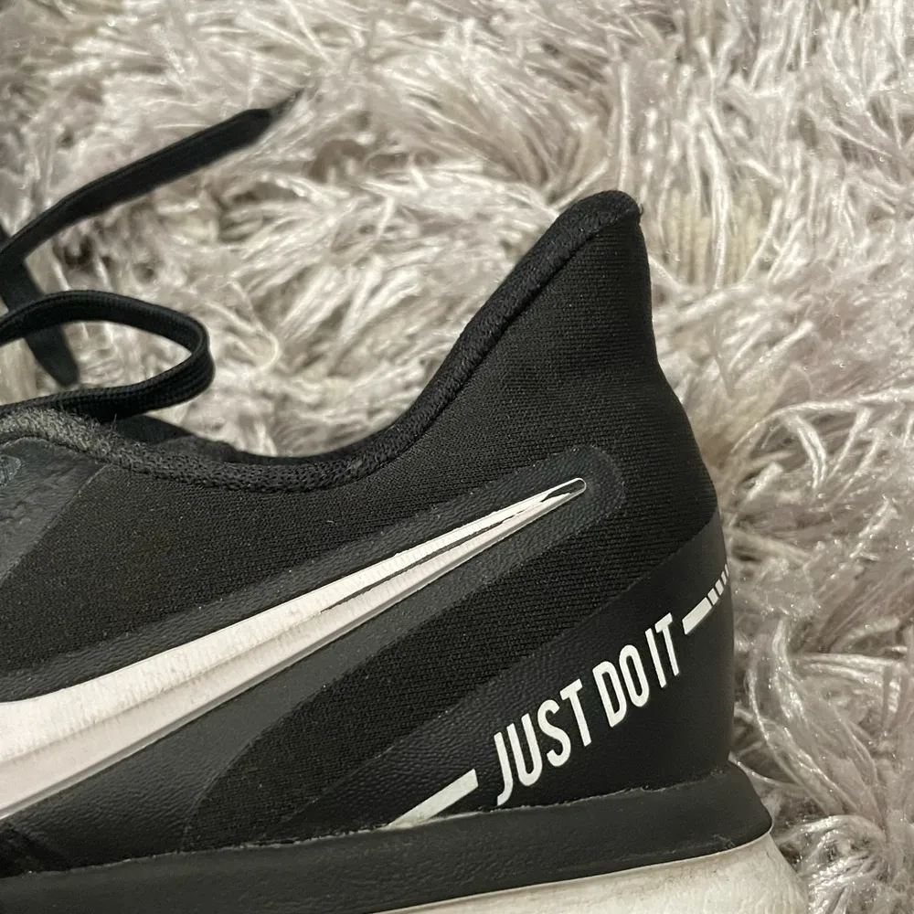 Nike TR 8 Running Shoes Black 6.5 USED - Image 4