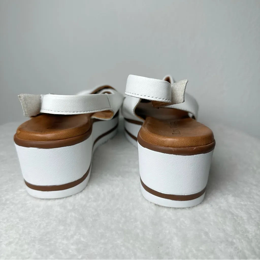 Ron White Priya Lightweight Leather Wedge Sandal in White and Gold Accents Size 11 - Image 5