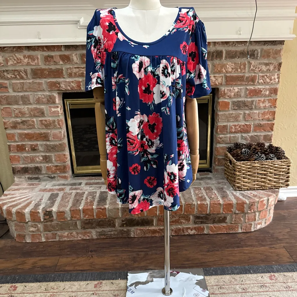 Allegrace Navy Blue Floral Plus Size Blouse w/Red and White Roses / 1X / EUC - Image 2