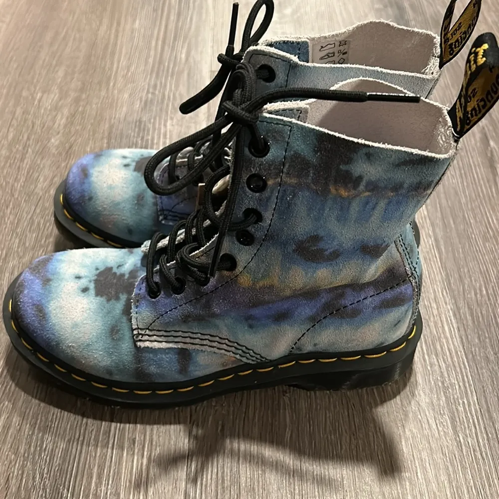 NWT Doc Martens Blue Summer Tie Dye Combat Boots Size 6 - Image 2