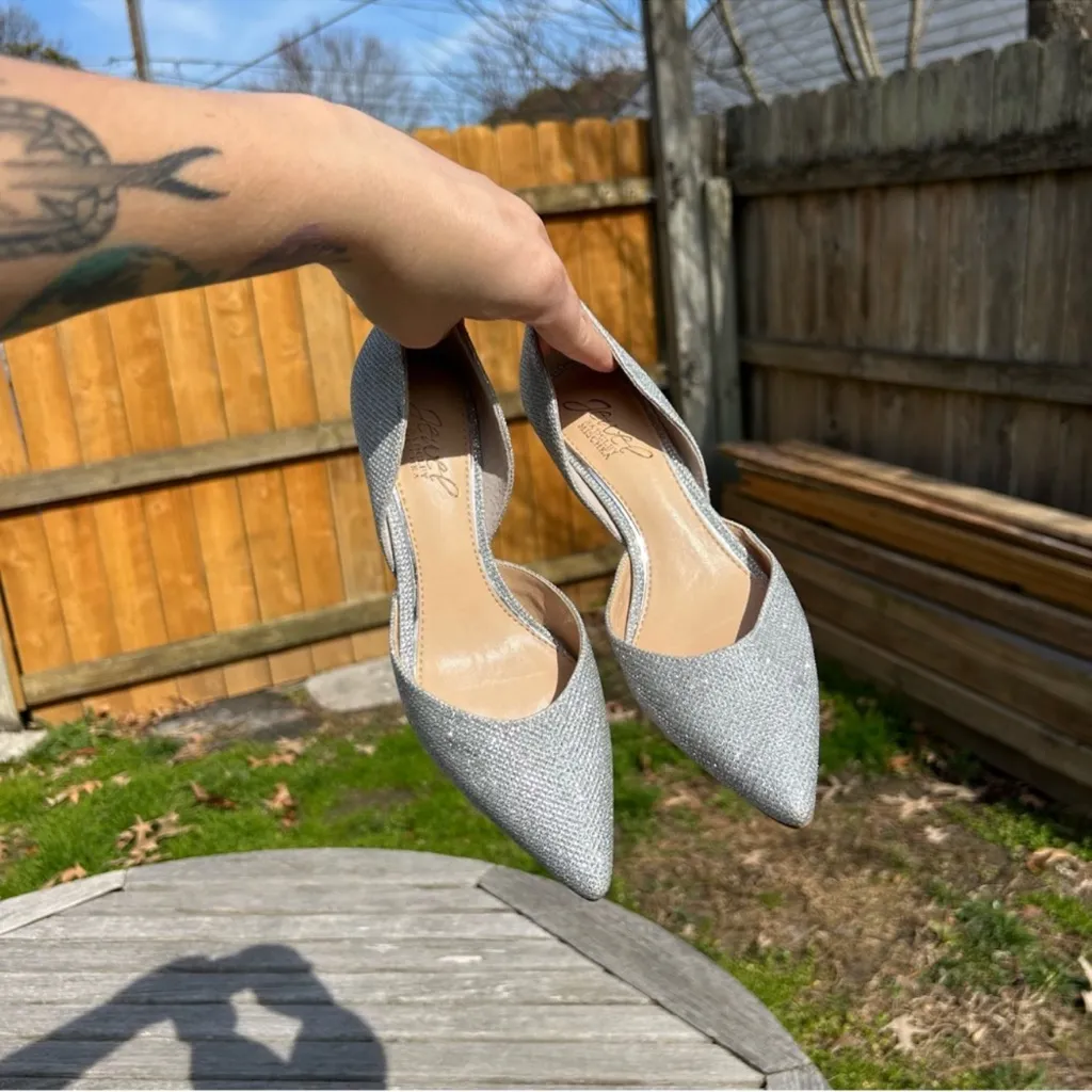 Jewel Badgley Mischka Dotty Glitter D'orsay Kitten‎ Heel size 5
Silver winter Silver - Image 9