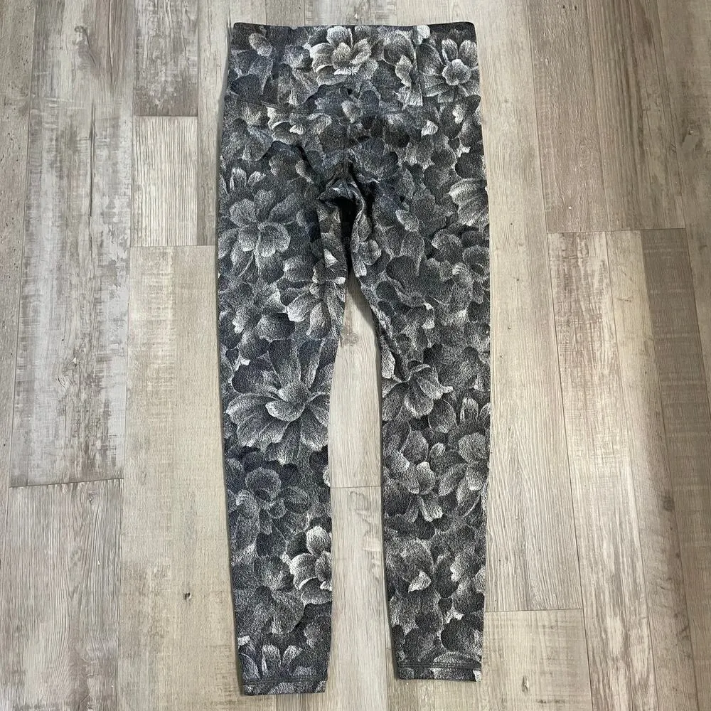 Athleta Elation Textured Tights in a Chakra Floral Black/Seasalt pattern. Sz sm - Image 10