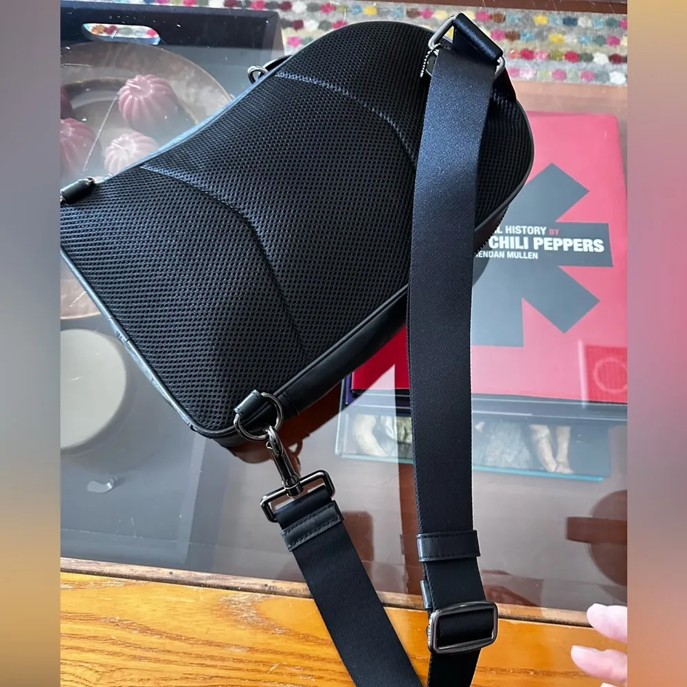 Coach Graham Pack Signature monogram in gunmetal gray black crossbody unisex - Image 9