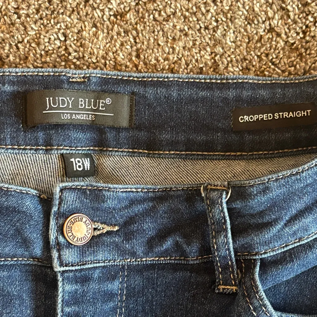 Judy Blue Midnight Cropped Jeans - Image 2