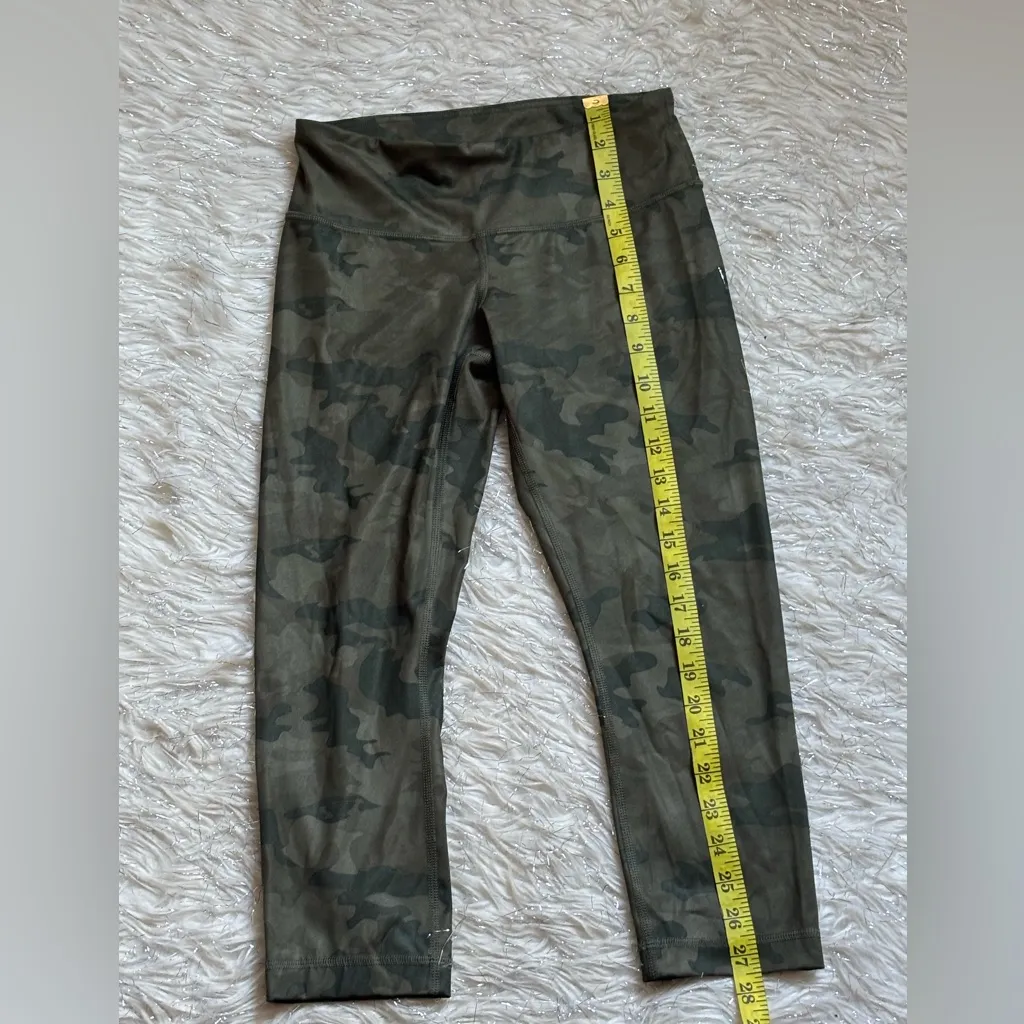 Lululemon Athletica Leggings Women’s Wunder Under Savasana Camo  Crop Size 4 - Image 10