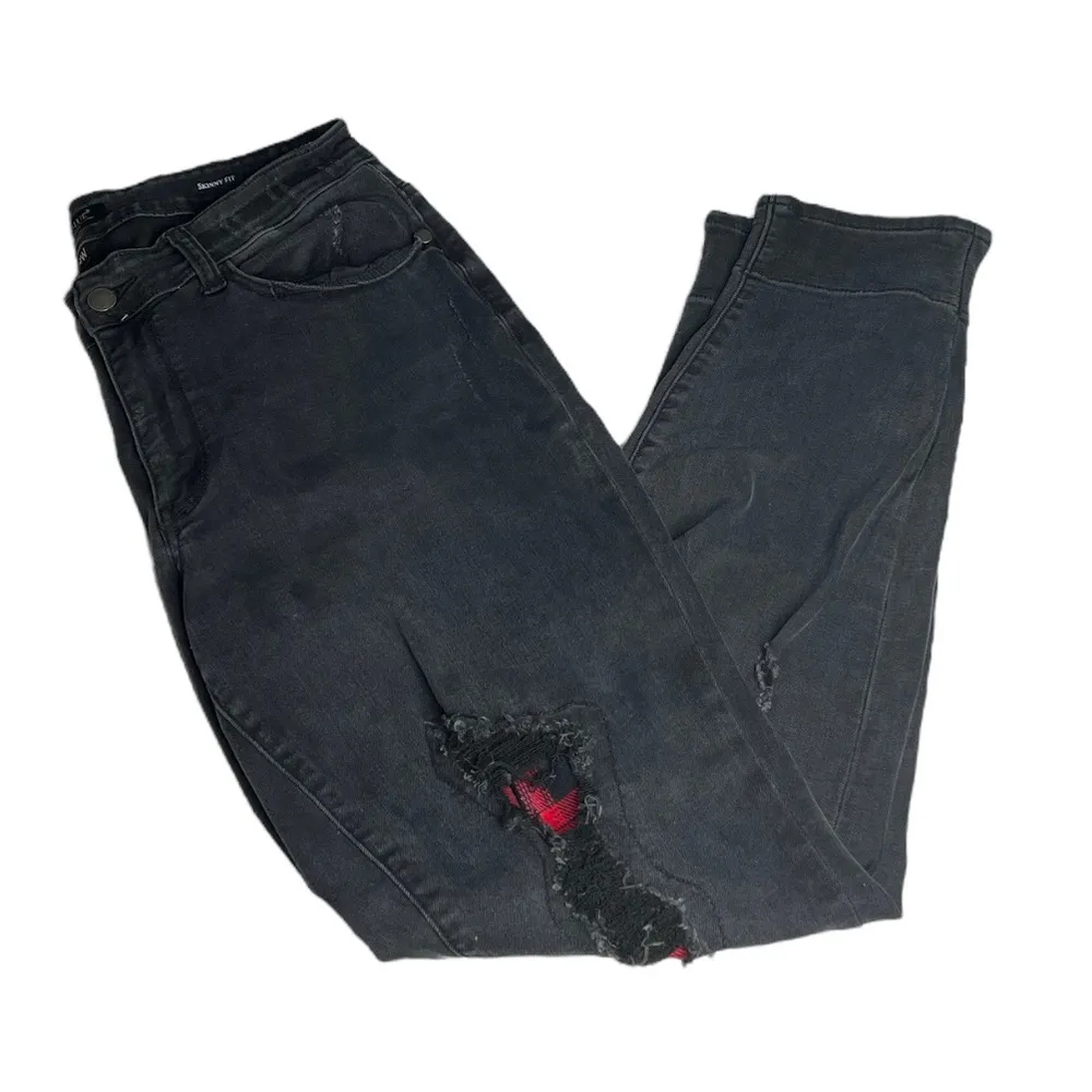 Just Blue Own the Night Plaid Distressed Skinny Fit Jeans Black Red Size 14W - Image 4