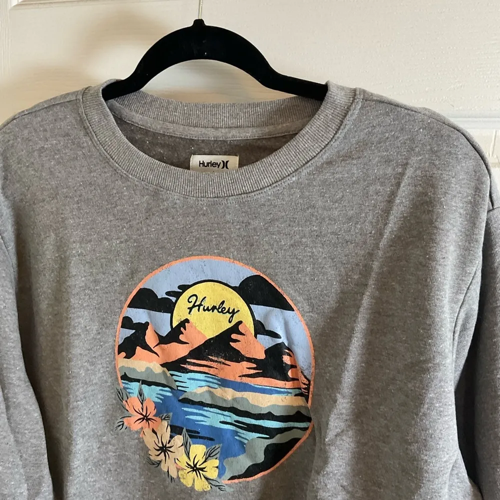Hurley heather grey woman’s sweater size large new - Image 2