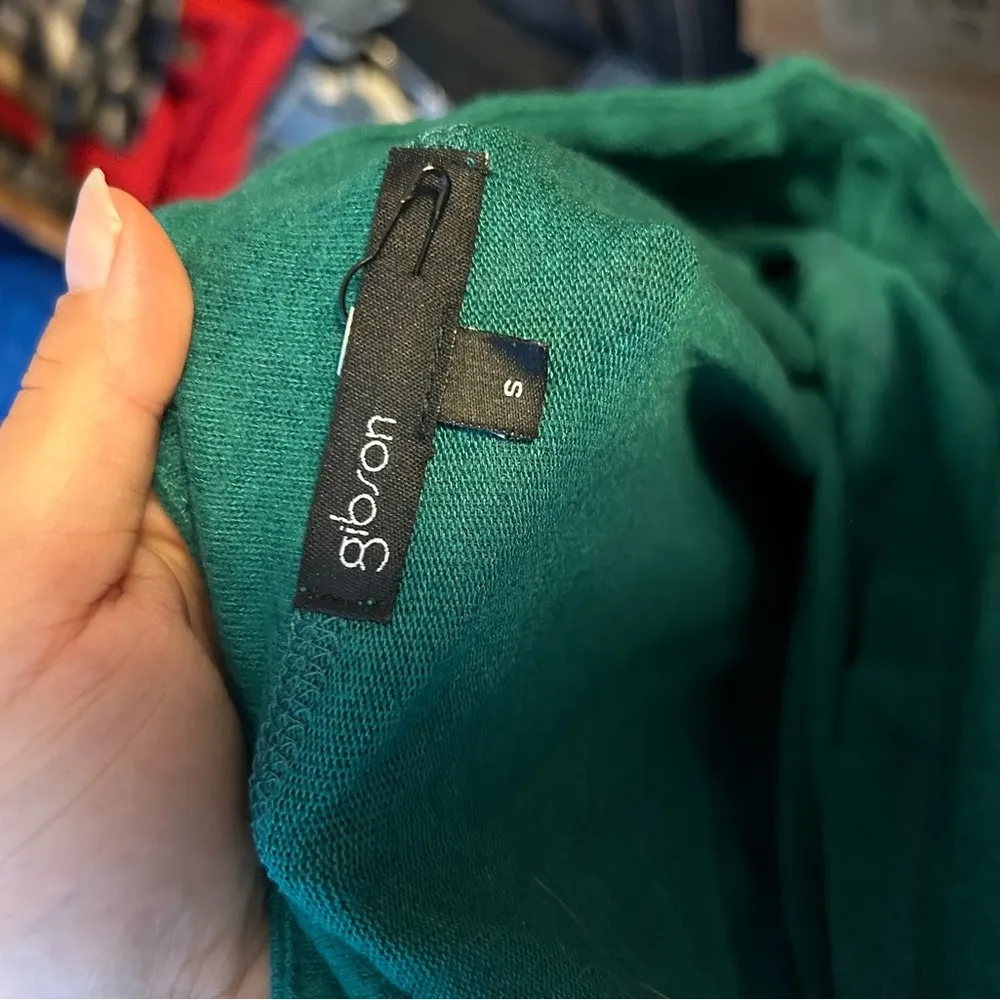 Gibson Emerald Green Off Shoulder Blouse - Image 3