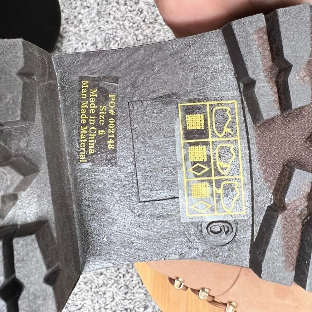 Sz 6 Journee Collection Taupe Faux Fur Trail Lace Up Boots NWT $70 MSRP - Image 9