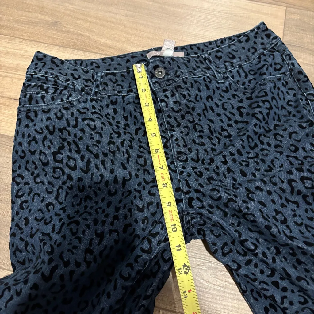 CHICO'S Denim Jeans Flocked Velvet Leopard‎ Stretch Blue Black size 1.5 short - Image 5