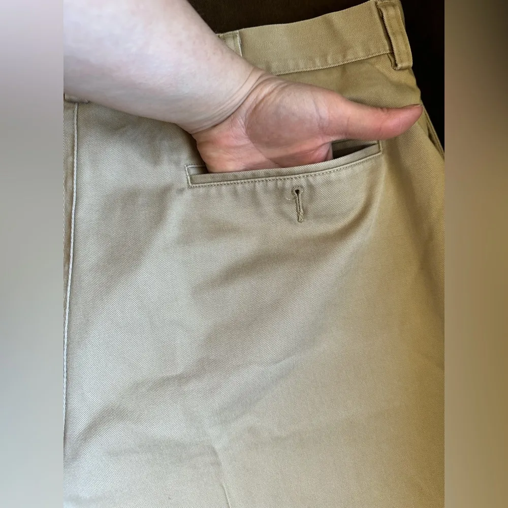 L.L.Bean Natural Fit Kaki Brown Shorts 100 % Cotton Sz 38 Pockets Thick Material - Image 5