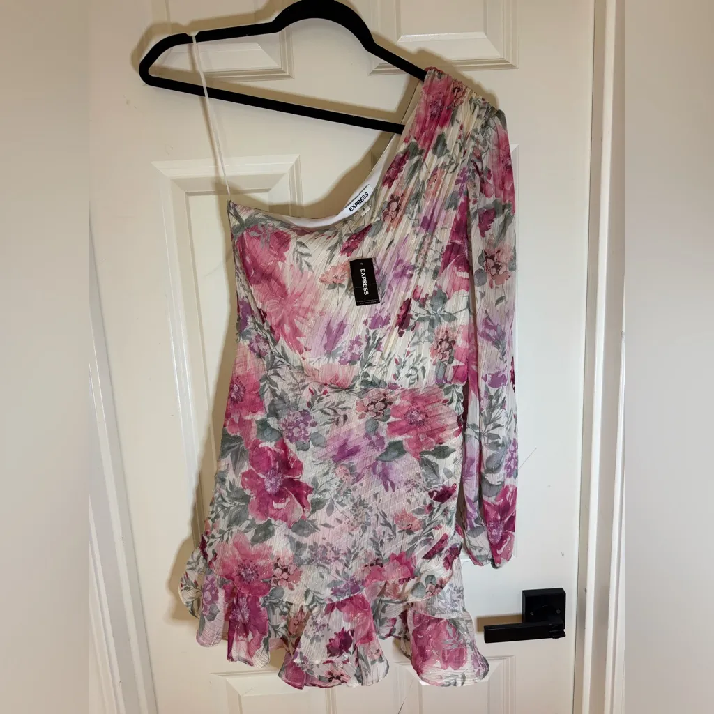 NWT‎ Express Metallic Floral One Shoulder Romper, Small - Image 7