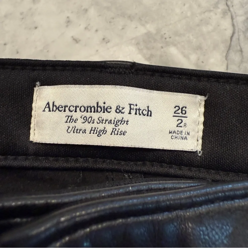 Abercrombie & Fitch The ‘90s Straight Ultra High Rise Black Jeans &Faux Leather - Image 6