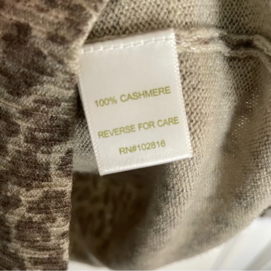 Garnet Hill Beige Leopard Print pure Cashmere Cardigan Size XS mob wife chic - Image 7