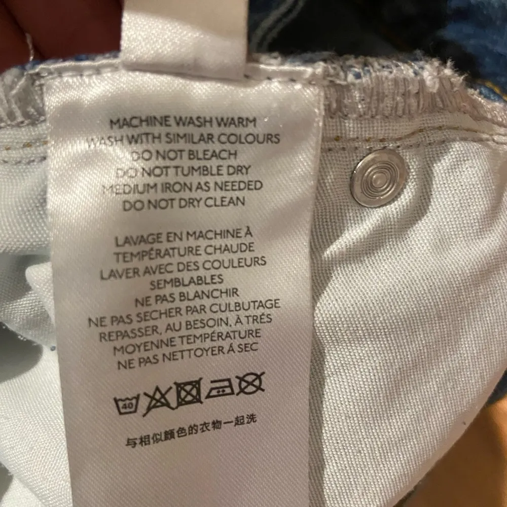 BDG Urban Outfitters Mom High Rise Distressed Jeans-W 26 - Image 9