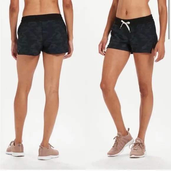 Vuori Clementine  Black Athletic Shorts Lightweight Performance Sz:S - Image 2