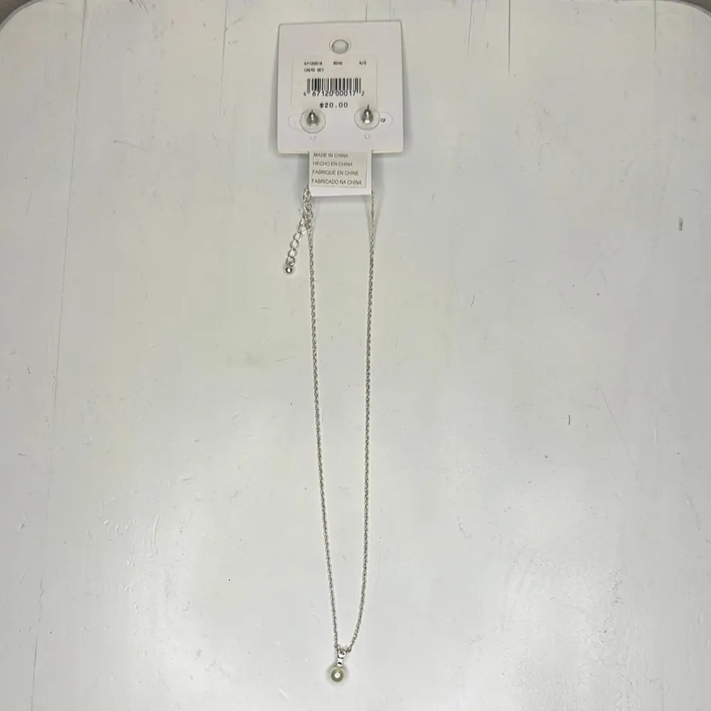 Pearl Necklace and Earrings Set - Image 6