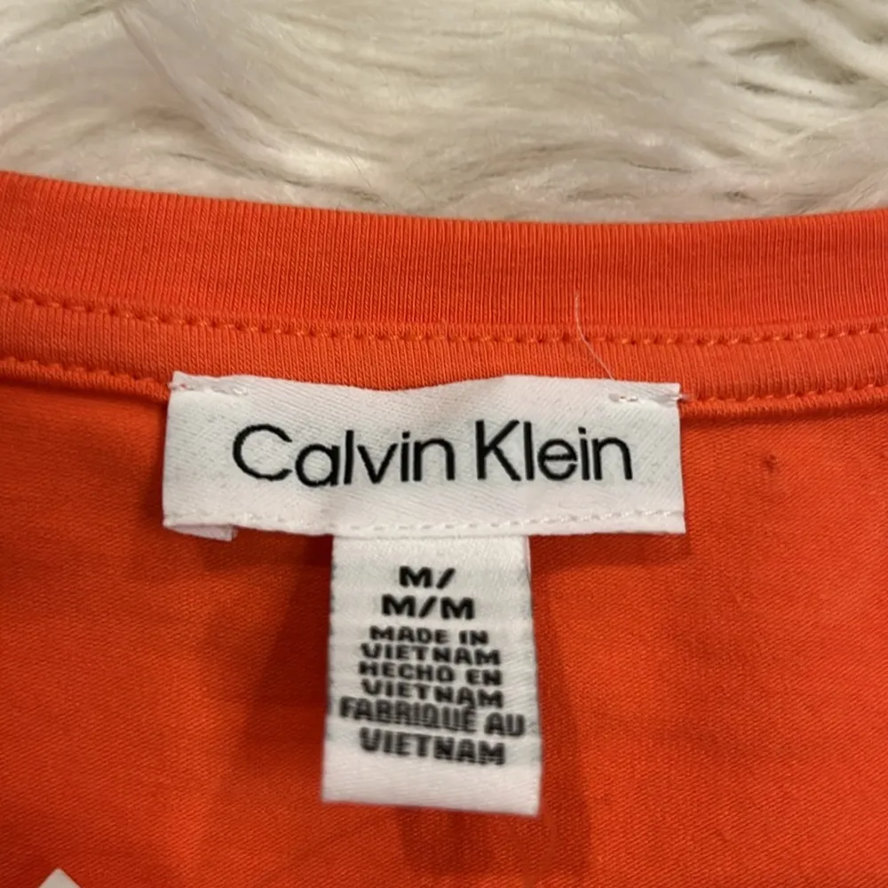 NWT Calvin Klein stretch knit top with ruched chiffon sleeves M - Image 4