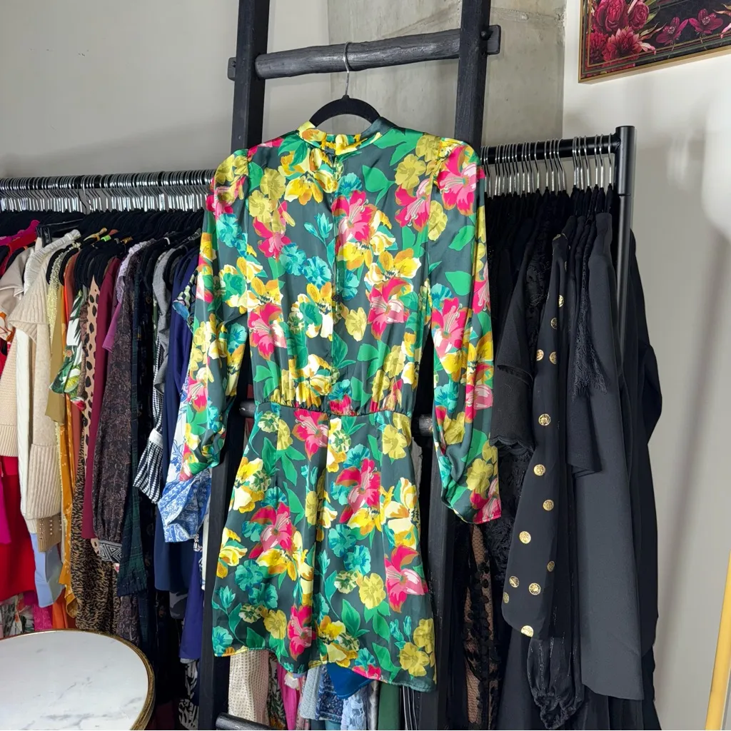 Zara Green Floral Satin Mini Dress with Keyhole Neckline - Image 12