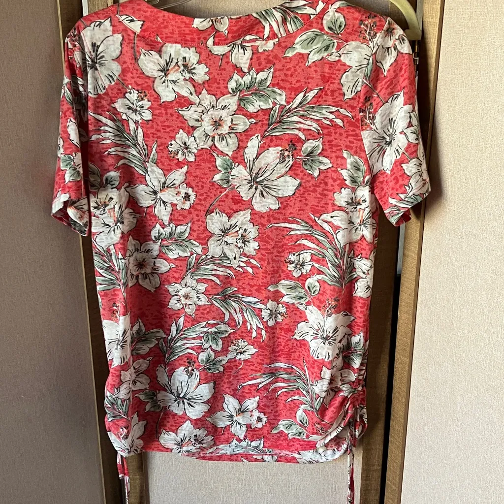 Erika  Red Floral Blouse with gathered sides medium - Image 10