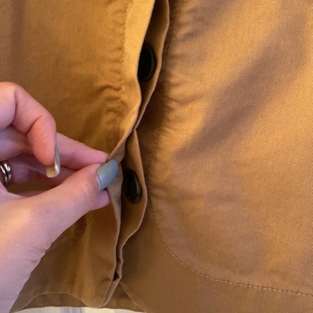 Loft ||Tan khakis skirt with pockets and buttons down front - Image 4