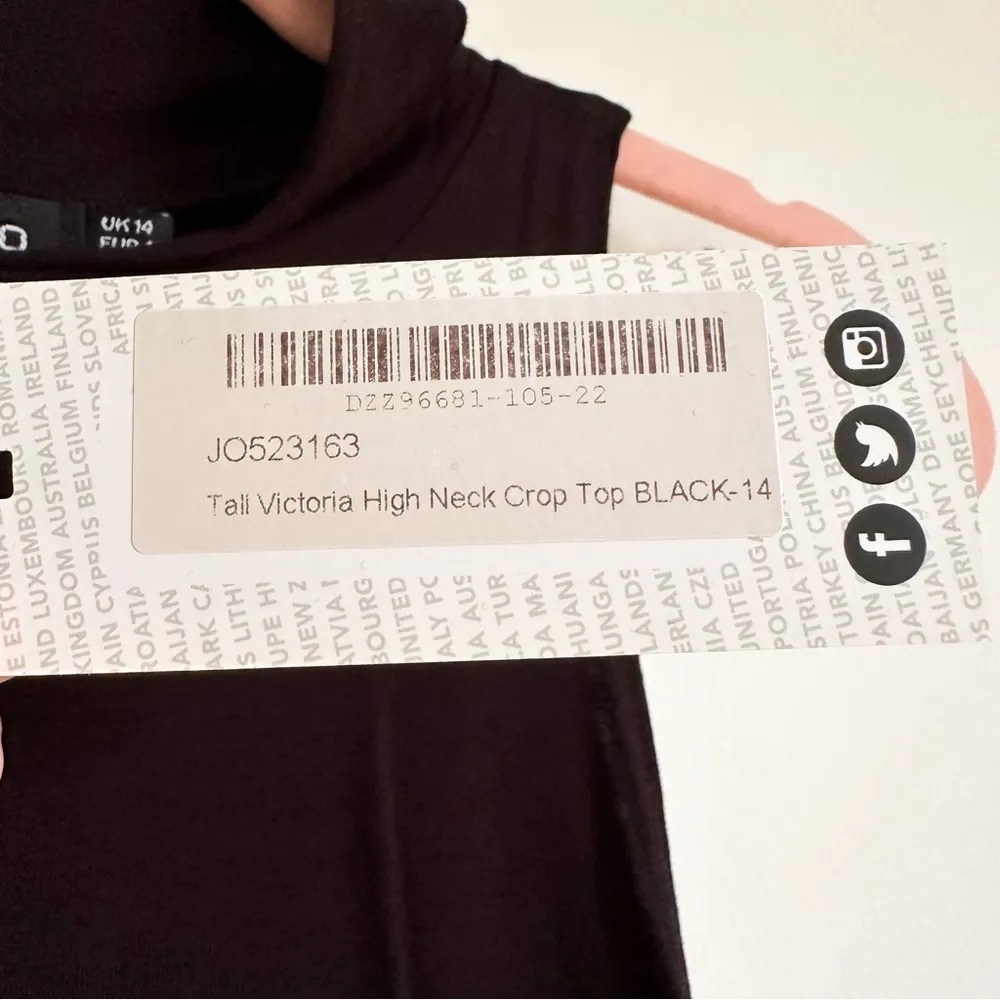 NWT Boohoo Black Tall Victoria Mock neck crop top sz 6 - Image 3