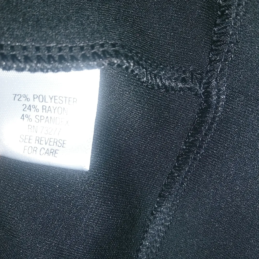 Elle M Short Sleeved 3-Snap Crop Jacket in Black - Image 7