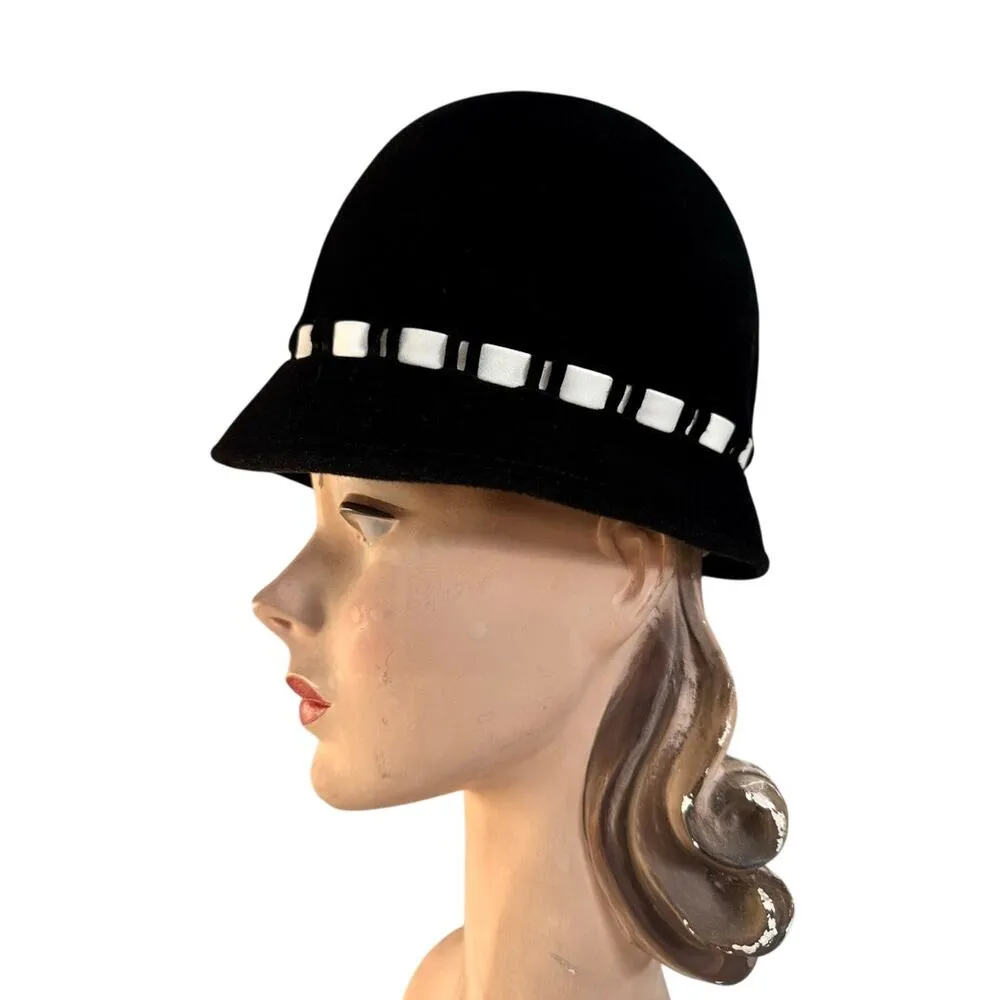 1960s Vintage Bucket Hat  Genevieve Black & White Mod Wool Felt Sz M 21" - Image 3