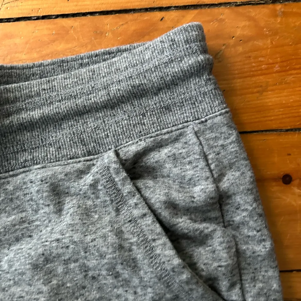 Eddie Bauer women’s  Heather Gray Capri sweatpants medium - Image 3