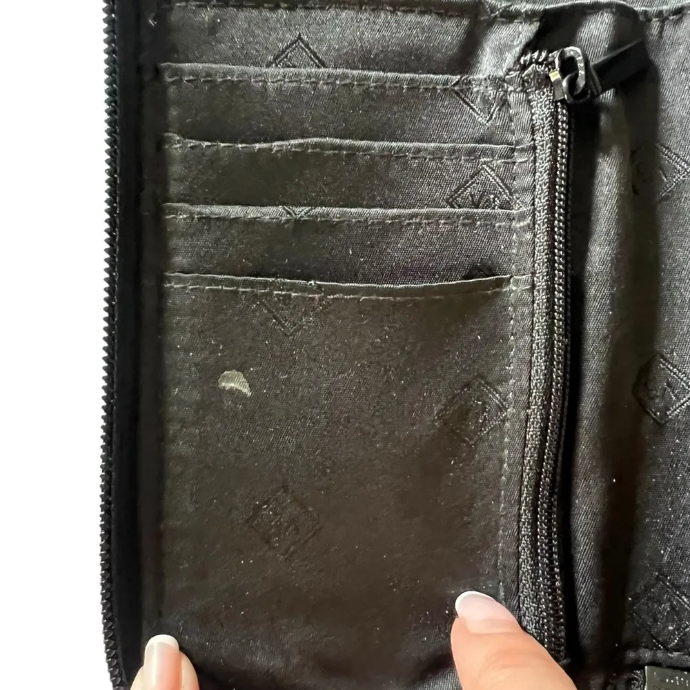 Black Quilted Phone Wristlet - Image 5