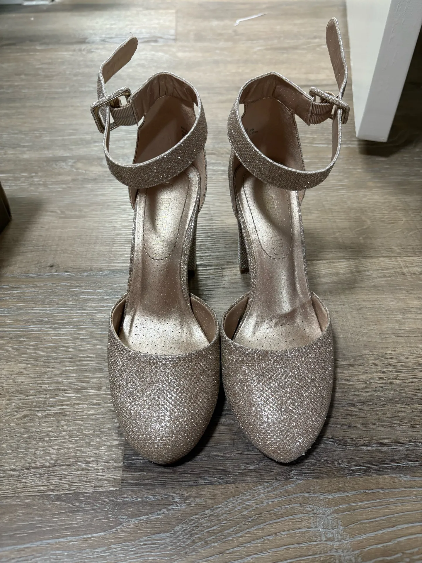 Gold Sparkly Closed Toe Heels Size 6.5 - Image 2
