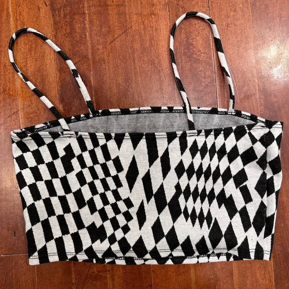 Fun cropped tank top - Image 6