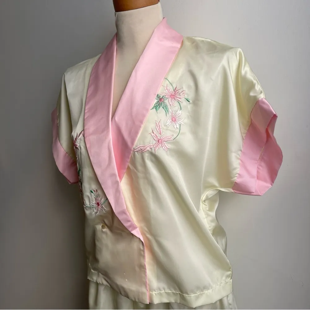 Vintage Satin Embroidered Floral Pajama Set Shorts Top Medium Large Pink Cream - Image 4