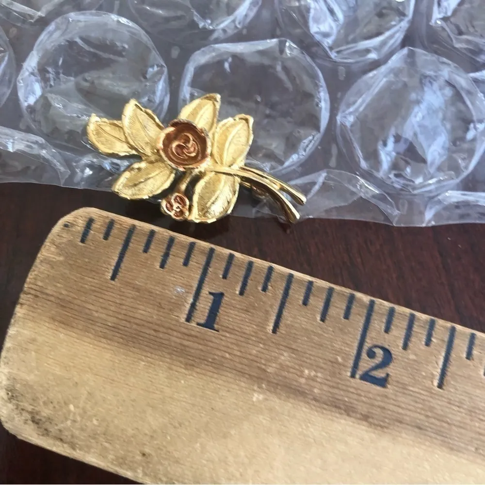 Vintage Signed Avon Flower Brooch - Image 3