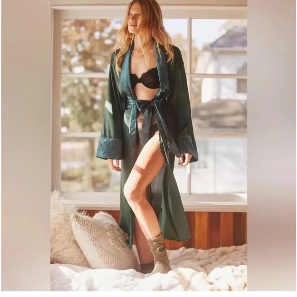 ANTHROPOLOGIE Sleek Floral Sequin & Embroidered Robe in Emerald Green Size S / M - Image 3