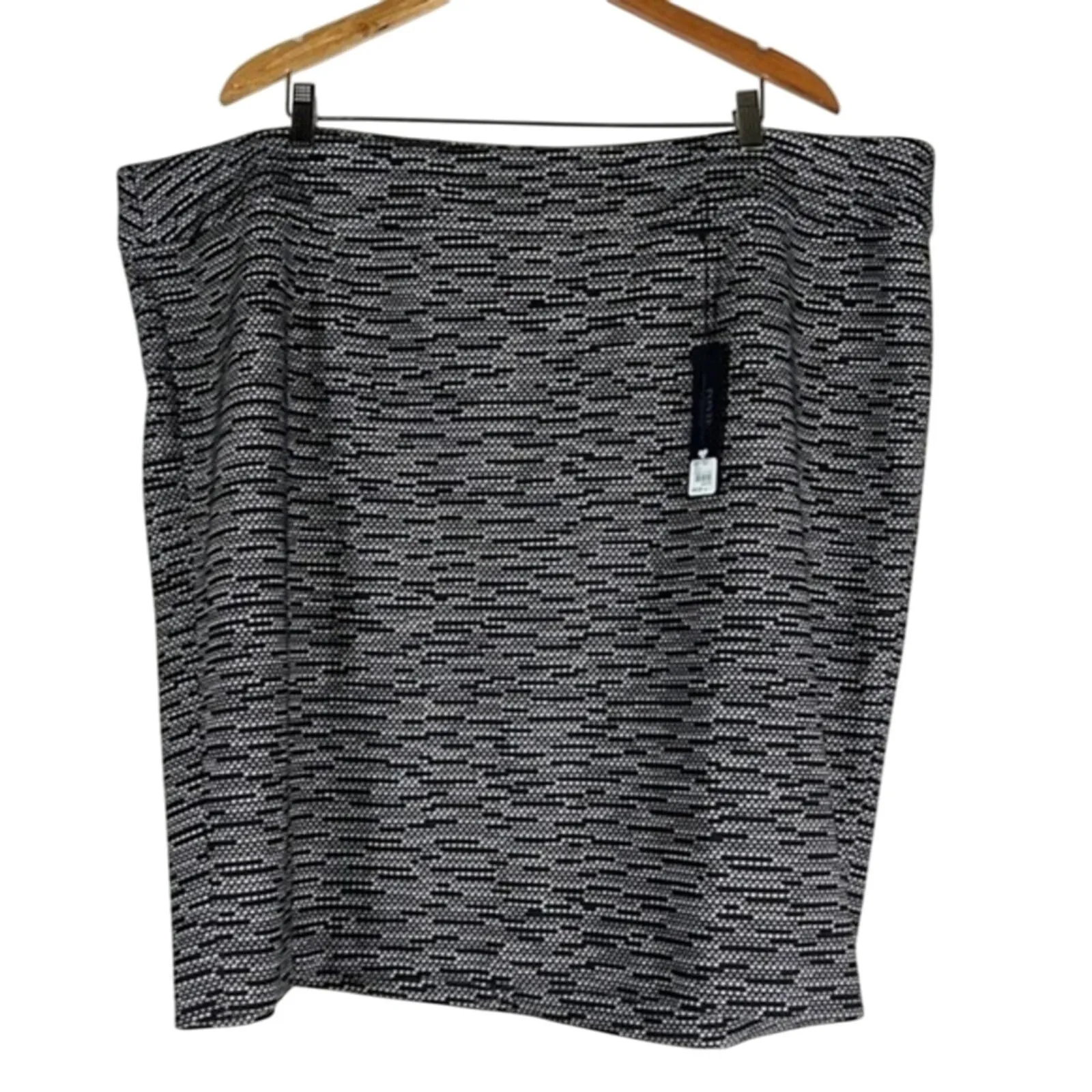 NWT Lane Bryant Ponte Knit Pencil Skirt Womens 28 Black White Digi Tech Career - Image 3